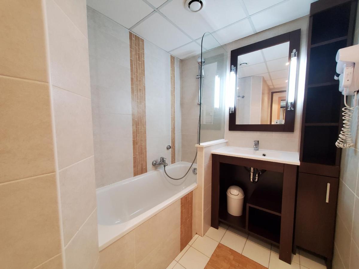 Cap Hermes Vue Port 30m2 Climatise Piscine * Fréjus