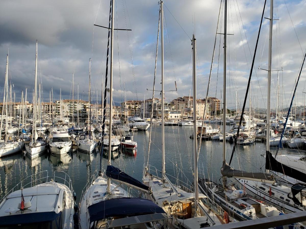 Appartement Cap Hermes Vue Port 30m2 Climatise Piscine Fréjus